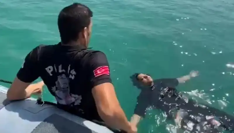 Baraj Gölüne Düşen Kadını Gemi Adamları Kahramanca Kurtardı!