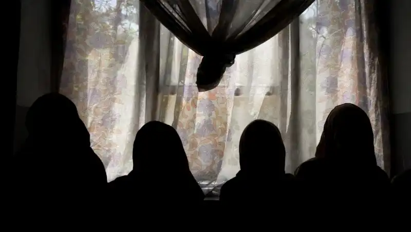 Taliban’ın Kadın Yazarları Zor Duruma Soktu: Kitap Yasakları Artık Resmiyet Kazandı