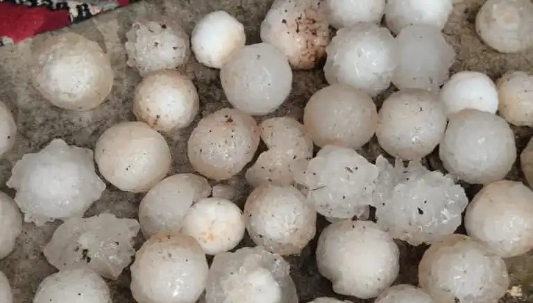 Şanlıurfa'da Şoke Eden Hava Olayı: Kar Topu Büyüklüğünde Dolu Yağdı
