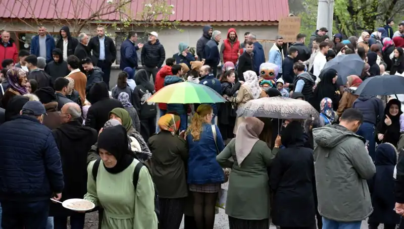 Bir Asırlık Gelenekte Büyüleyici Bayramlaşma: 12 Bin Kişi Bir Araya Geldi!