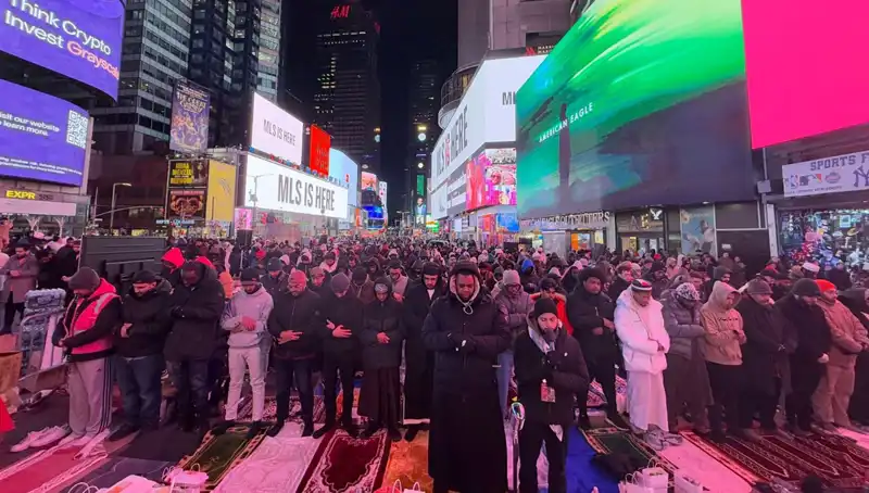 New York Times Meydanı’nda Tarihi Teravih Namazı Etkinliği Gerçekleştirildi