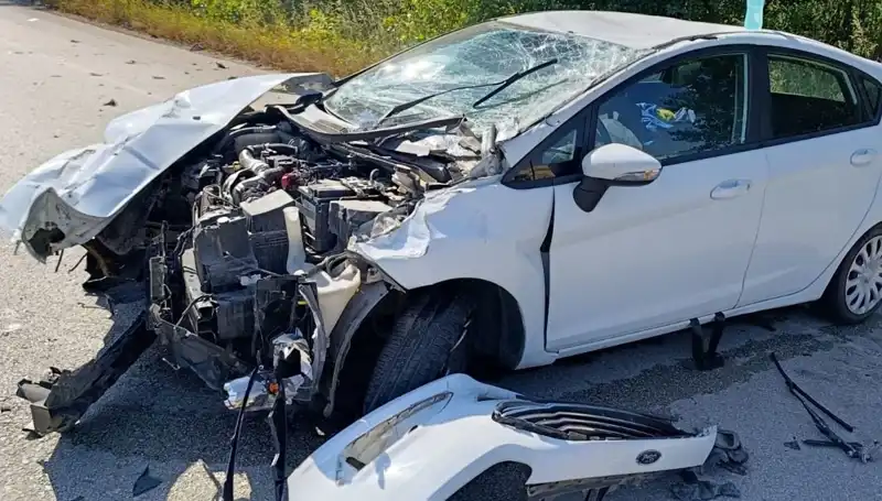 Çanakkale'de Feci Trafik Kazası: İki Kişi Yaralandı, Detaylar Ortaya Çıktı