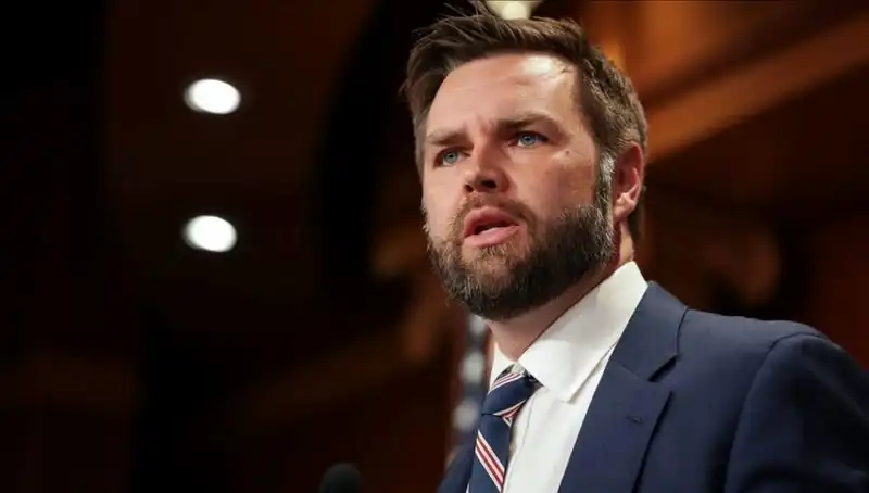JD Vance Kimdir? Zelenski ile Konuşmasıyla Gündeme Gelen Hayatı