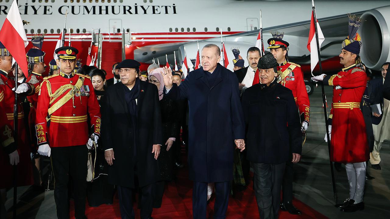 Erdoğan, Pakistan ziyaretini tamamladı