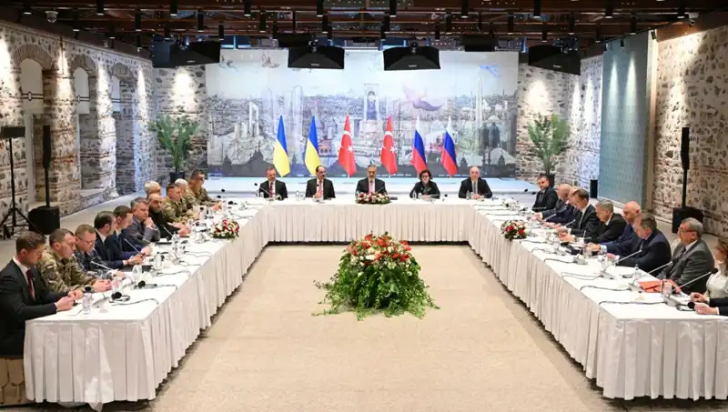 İstanbul'da Tarihi Barış Zirvesi: Rus Heyeti Türkiye’de Görüşmelere Başladı