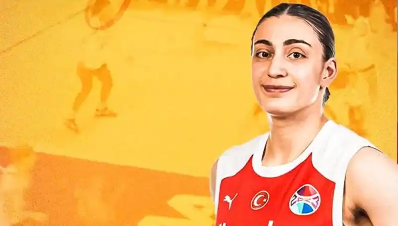 Galatasaray, Üç Yıldızıyla Sözleşme Uzattı: Taraftarlar Ne Düşünüyor?