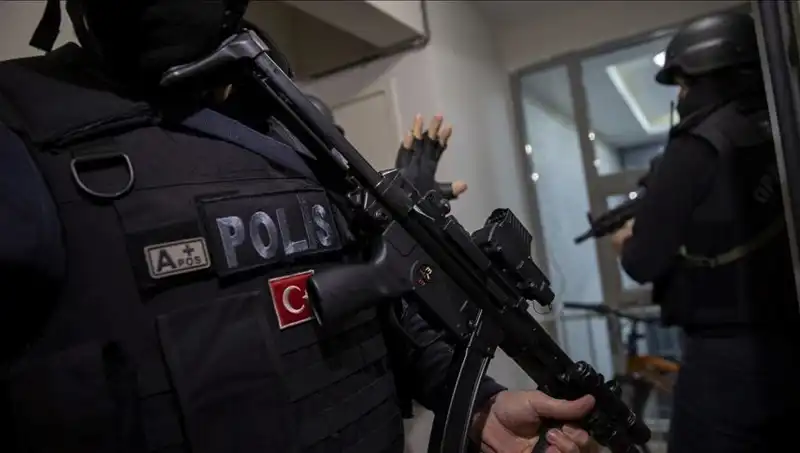 Samsun'da Uyuşturucu Çetesi Çökertildi: 4 Bin Ecza Hapı Ele Geçirildi