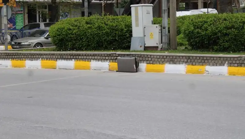 Minibüsten Düşen Valiz, Şehirde Panik Yaratıp Polisi Harekete Geçirdi