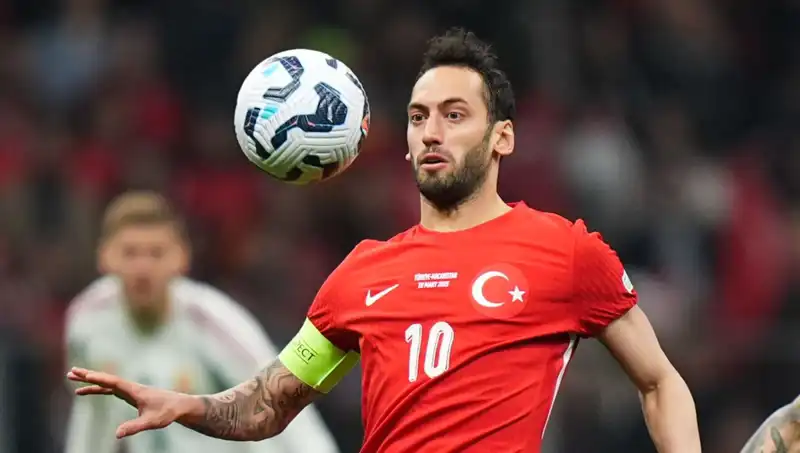 Fenerbahçe'nin Hakan Çalhanoğlu Teklifinin Ayrıntıları: Mourinho'nun Israrı Ortaya Çıktı