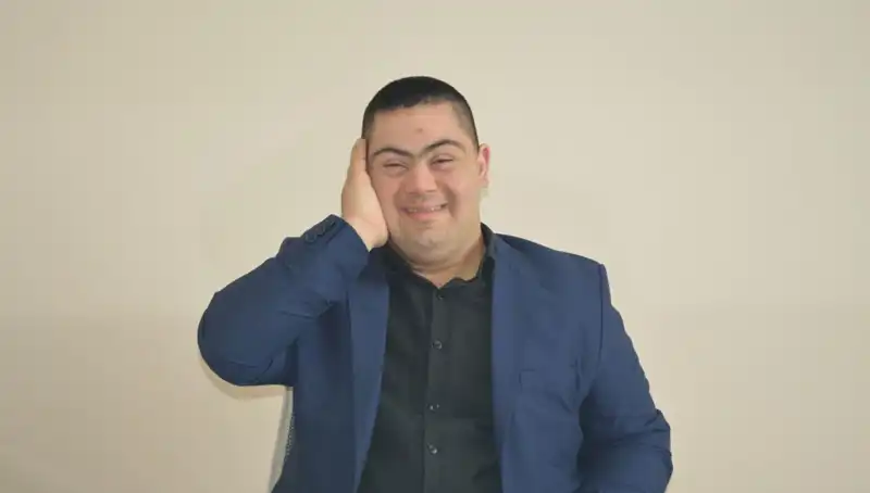 Down Sendromlu Genç Erdinç'in Müzik Tutkusu Hayalleriyle Büyülüyor