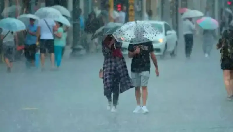 Meteoroloji'den Çarpıcı Açıklama: Yangın Bölgesinde Rüzgar, İstanbul'da Sağanak Yağış Bekleniyor