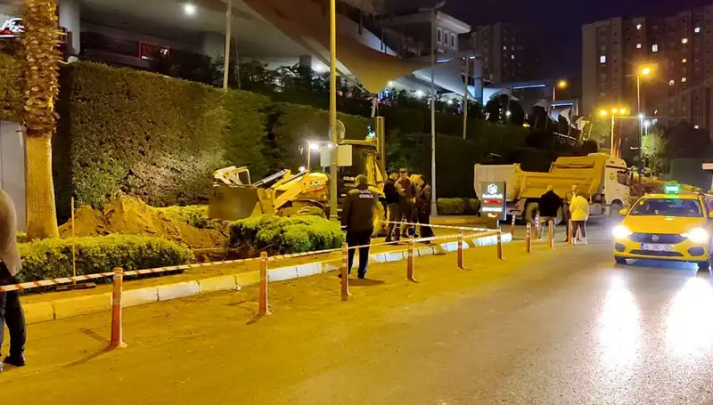 AVM Girişinde Doğalgaz Paniği: Alışveriş Keyfi Kısa Süreliğine Durdu!