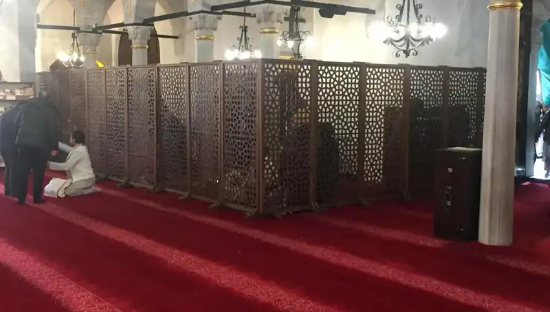 Kadın-Erkek Teravih Namazı Yan Yana Kıldı İddiasına Yanıt Geldi