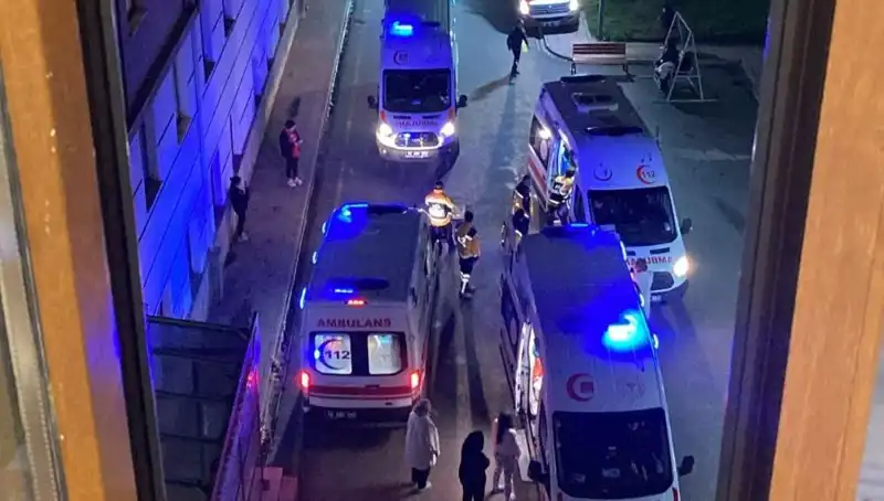 Akşam Yemeğinden Zehirlenen 53 Öğrenci Hastaneye Kaldırıldı: Gizemli Olay Şokta!