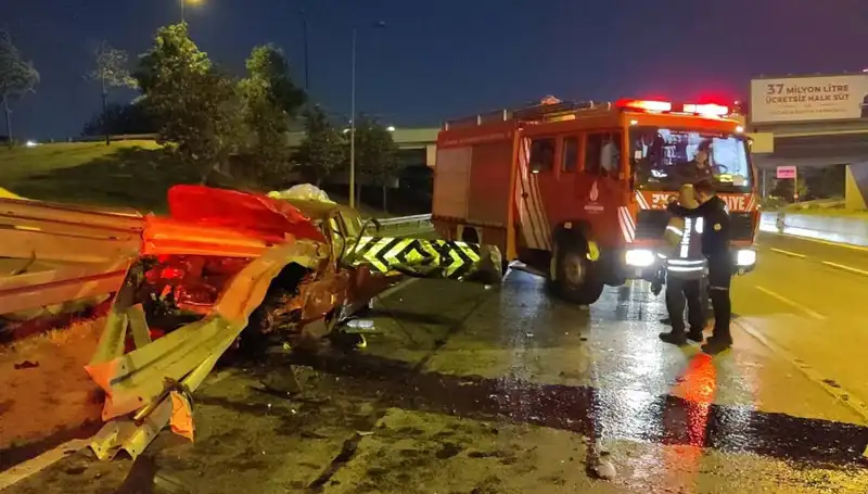 Otomobile Saplanan Bariyerin Ardından Sürücü Hayati Tehlike ile Karşı Karşıya!