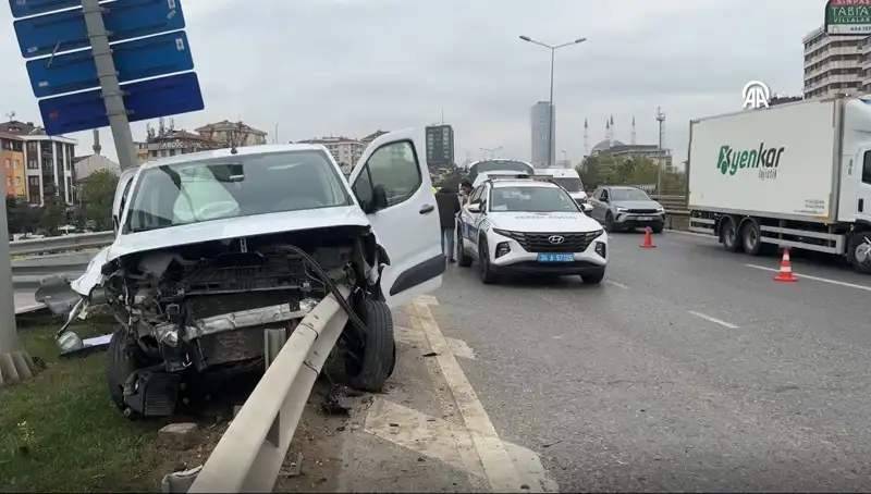 Otoyolda Meydana Gelen Feci Kaza: Bariyere Takılan Araç