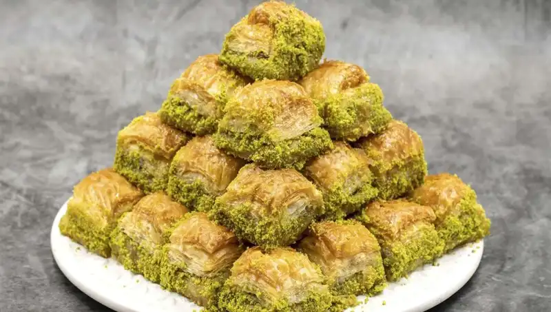 Baklavadan Çıkan Bakteri Sağlık Tehditine Dönüşebilir mi? Uzmanlar Uyarıyor!