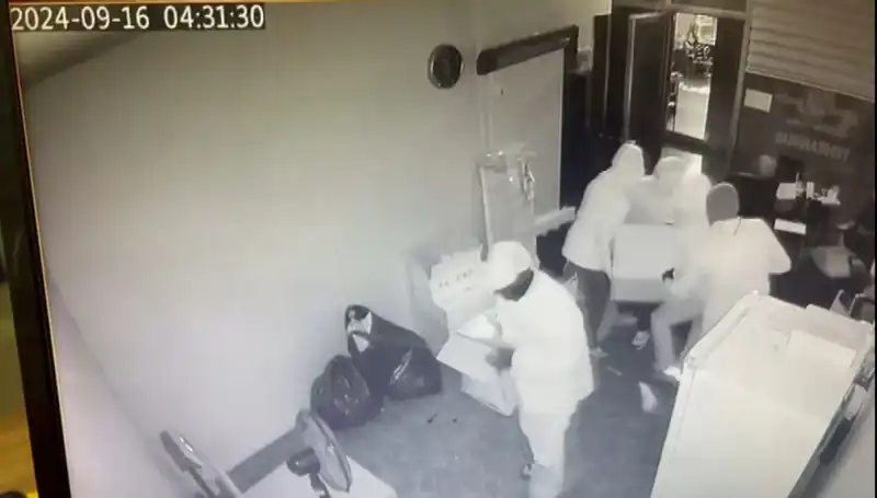 Hırsızlar, Açılmayan Kasa İçin Şaşırtıcı Yönteme Başvurdu!