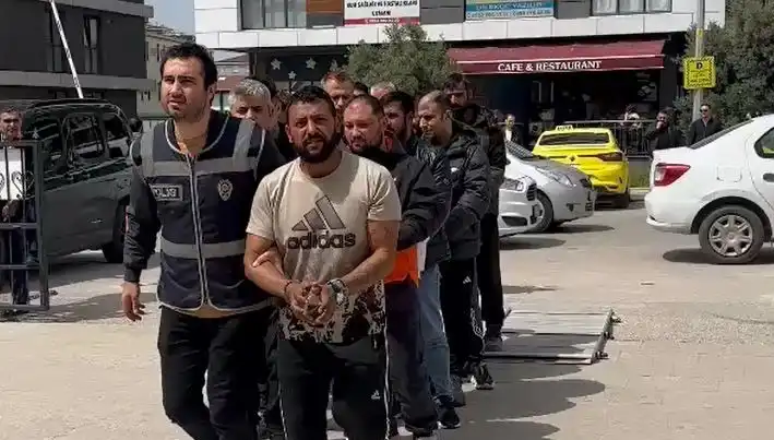 Edirne'de Eş Zamanlı Operasyon: 7 Firari Suçlu Yakalandı