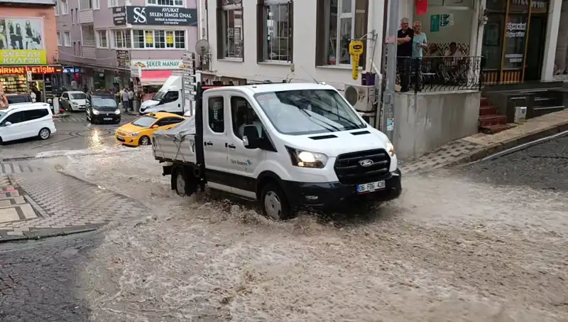 10 Dakikalık Sağanak, Şehri Su Altında Bıraktı: Neler Yaşandı?