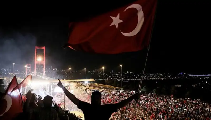 15 Temmuz'un Anlamı: Külliye'de "En Uzun Gece" Temsili ile Yüceltiliyor