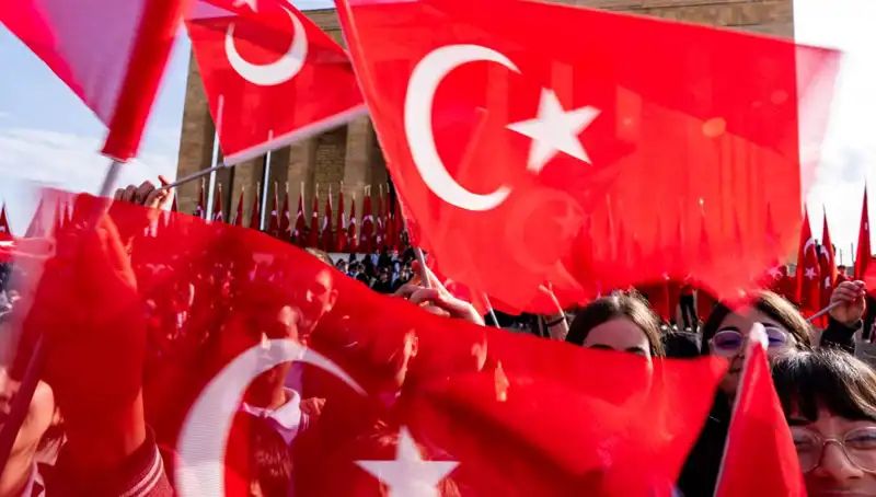 Türkiye’nin 23 Nisan Coşkusu: Kutlamalarda Renkli Görüntüler ve Anılar