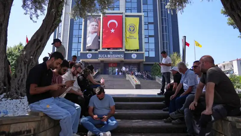 İşçiler Ücretlerini Alamayınca Oturma Eylemi Yaptı: Talepler Neler?