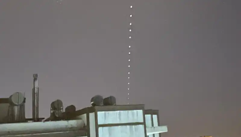 Adana Gökyüzünde Starlink Uydu Işıklarıyla Şenlendi
