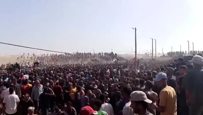 İsrail'in Filistin'e Saldırısı: İnsani Yardım Taleplerine Yanıt mı?
