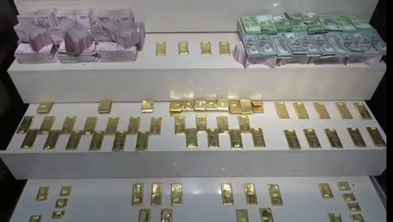 Van Havalimanı'nda Kaçak Altın ve Para Operasyonu: Detaylar Açıklandı