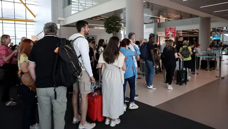 İstanbul Havalimanı'nda Bayram Yoğunluğu: Bin 642 Uçuş Planlandı!