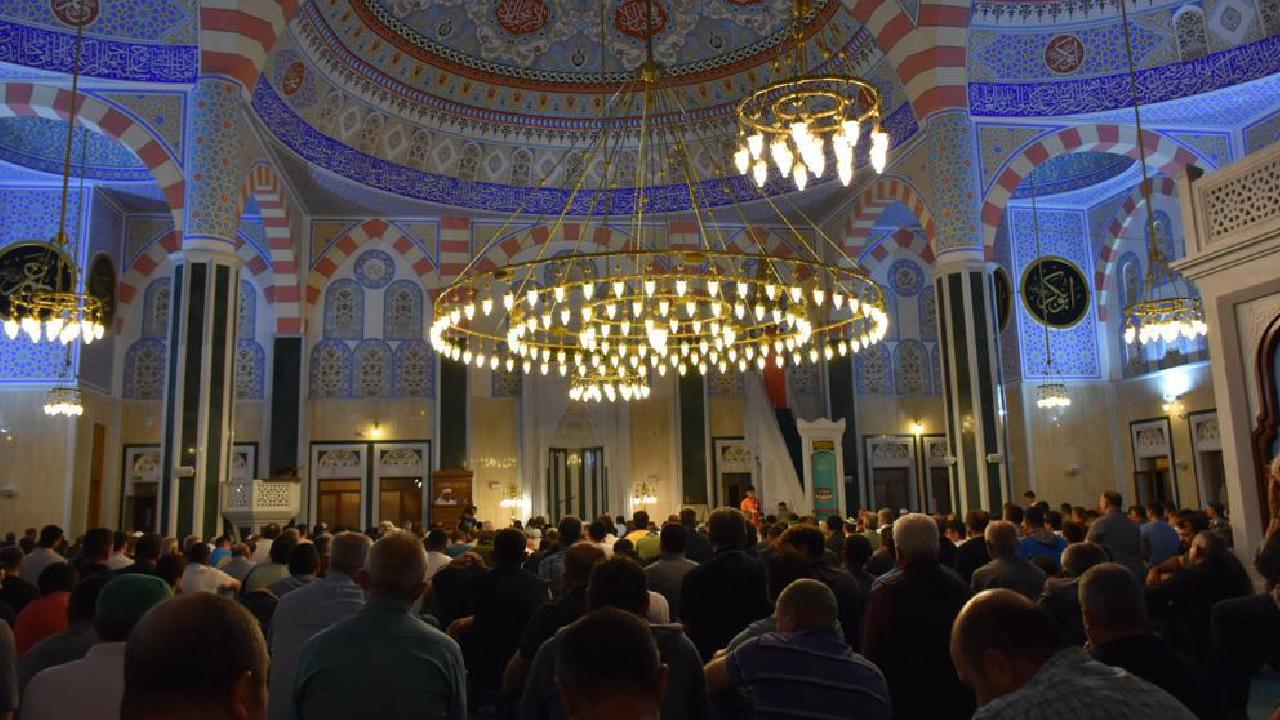 Bugün Regaib Kandili Kutlanacak
