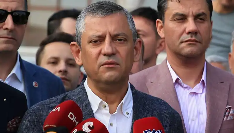 Özgür Özel'den Bayram Mesajı: Bu Bayram Bizlere Şenlik Gibi Gelmedi