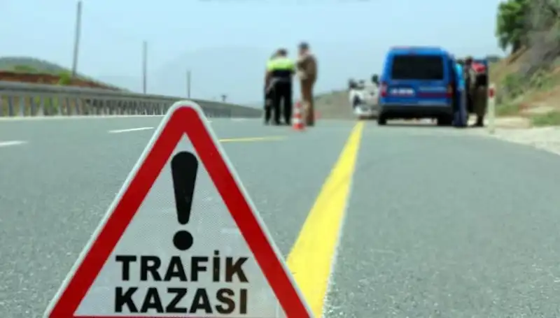 Ticari Araç ile Otomobil Çarpıştı: 5 Yaralı, Olayın Ardındaki Sebepler Neler?
