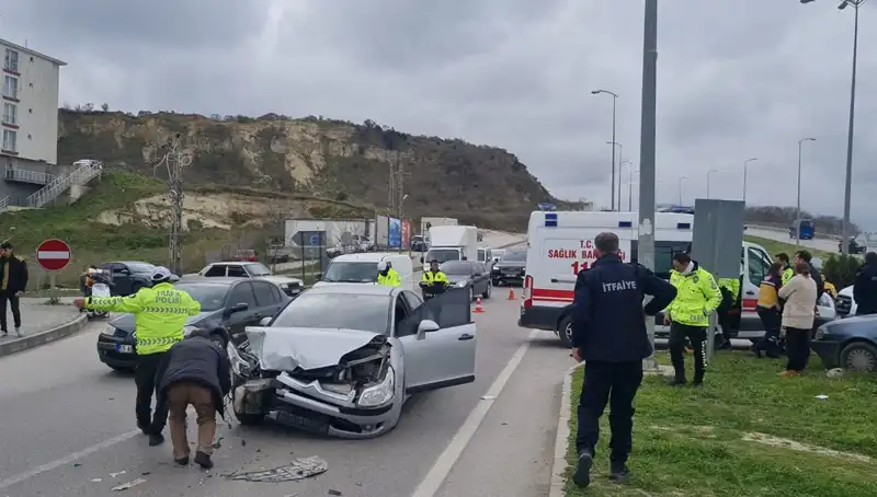 Sinop’ta Feci Kaza: Otomobiller Çarpıştı, Yaralılar Hastaneye Kaldırıldı!