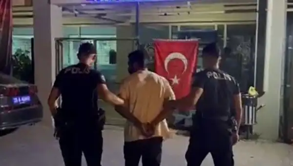 İzmir'de Uzun Süre Firarda Kalan Suçlu Yakalandı: 18 Yıl 9 Ay Hapis Cezası