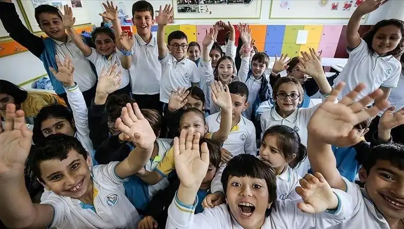 9 Günlük Tatilin Ardından Okul Zili Yeniden Çalıyor: Veliler Ne Düşünüyor?