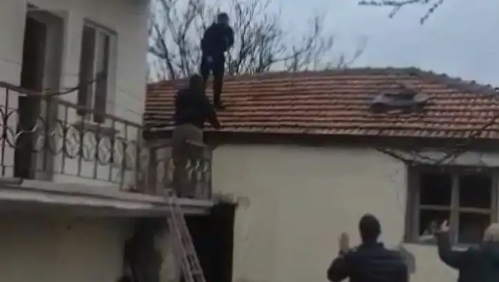 Çatıda Kıstırılan Şüpheli: 10 Yıl Hapis Yattım, Tekrar Yatamam!