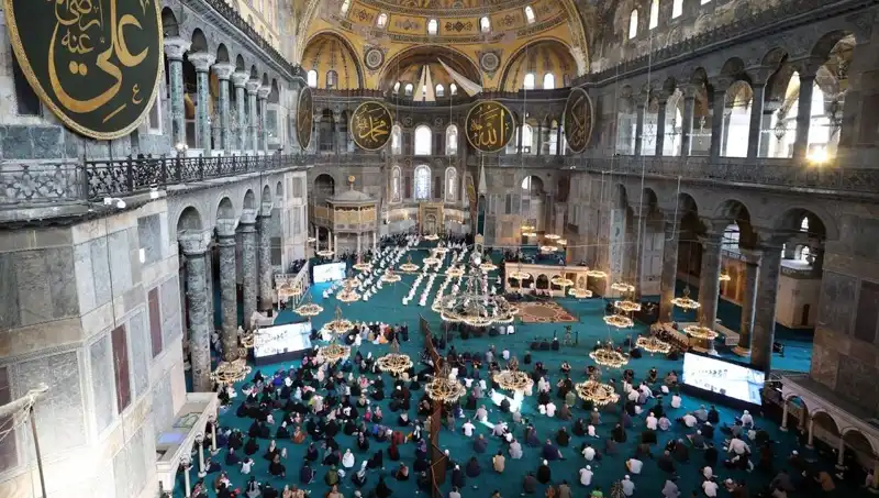 Ayasofya'nın Kapısını Kıran Sanığa Hapis Cezası: Olayın Ardındaki Gerçekler
