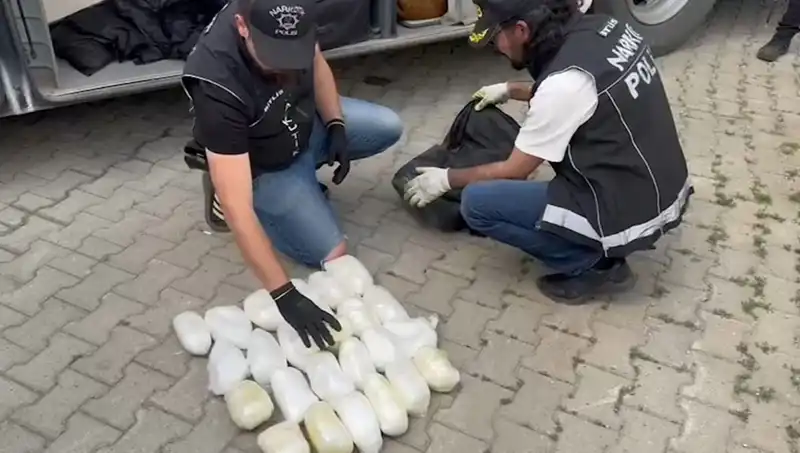 Yolcunun Valizinden 13 Kilo Metamfetamin Çıktı: Olayın Ayrıntıları Şoke Etti