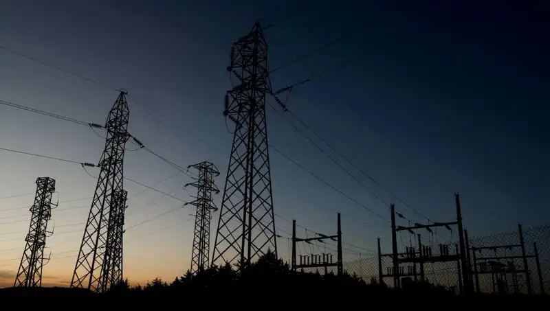 İzmir'de Beklenmedik Elektrik Kesintileri: Vatandaşlar Ne Yapmalı?