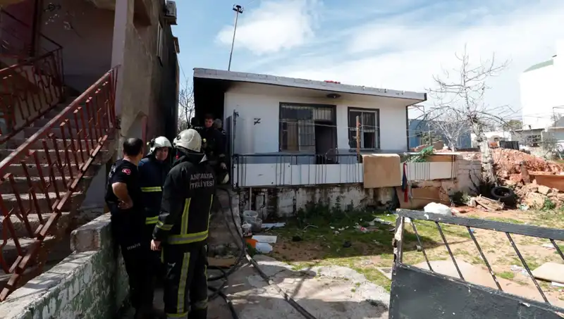 Antalya'da Gecekondu Yangını: Savaş Alanına Dönüşen Bir Mahalle