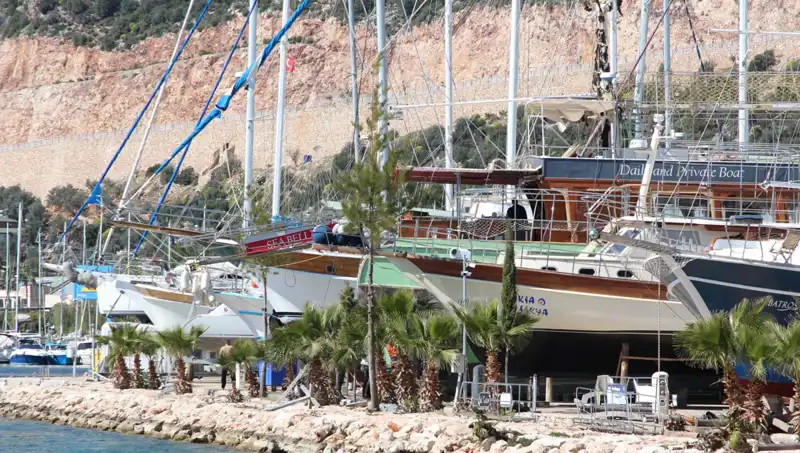 Kaş Limanı’nda Gezinti Tekneleri Sezonu Açılıyor: Neler Bekleniyor?