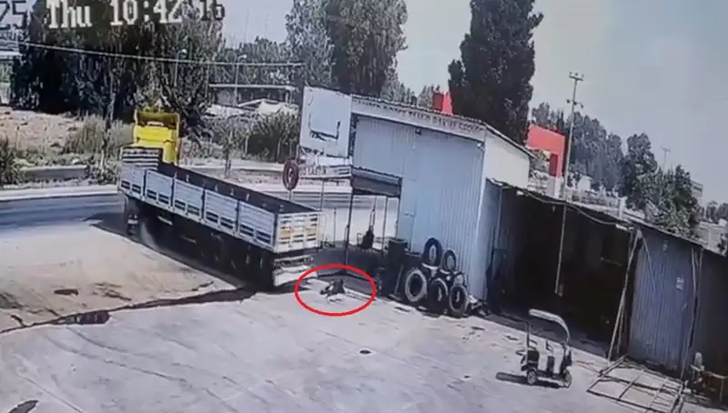 16 Yaşındaki Çocuk İşçinin Trajik Ölümü: TIR Önünde Korkunç Kaza