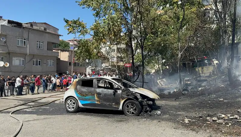 Gecekondu Yangını: Yangın Söndürme Aracı Alev Alev Yandı!