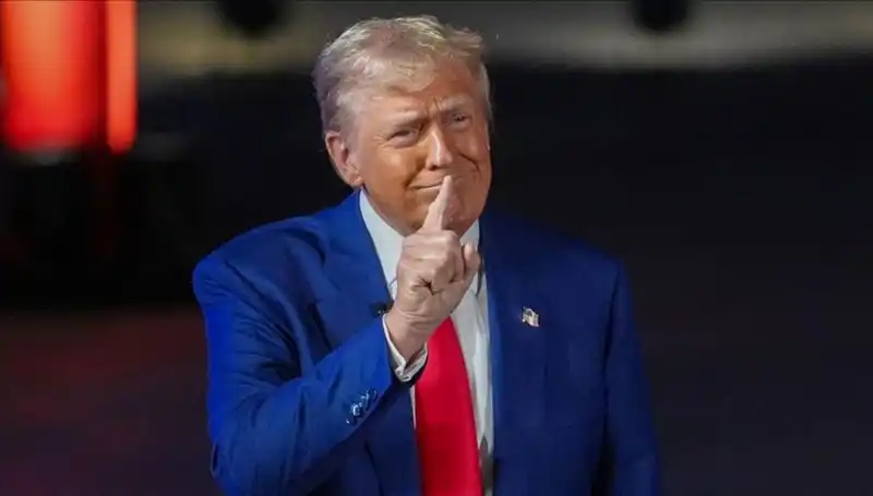 Trump, Epstein ile İlişkisini Açıklamak İçin Wall Street Journal'ı Dışladı