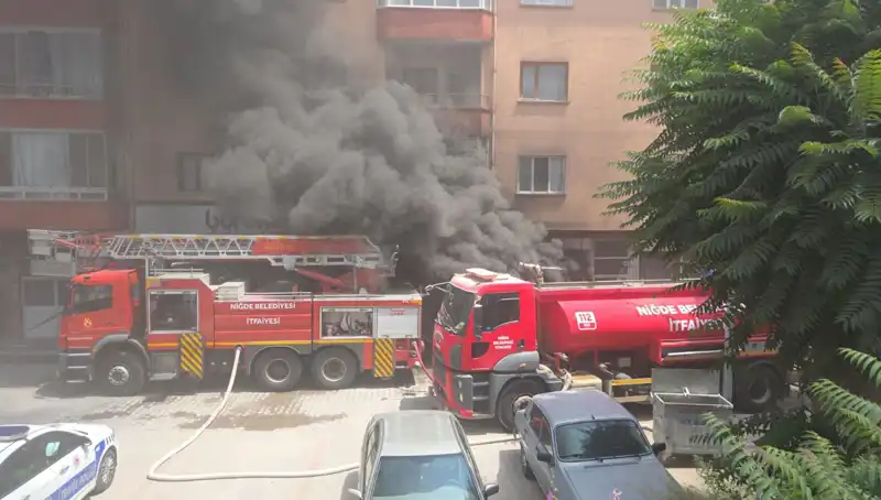 Niğde'de Beyaz Eşya Deposunda Gizemli Yangın: Olayın Perde Arkası