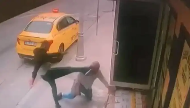 Oğlunun Alacaklısı Bacağını Kırdı: Taksi Durağında Yaşanan Şok Olay