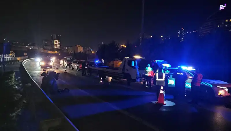 TEM Otoyolu'nda Şok Edici Kaza: Yol Ortasında Yatan Kişi Sürüklendi