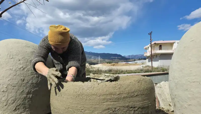 Hatay'daki Kadınlar Killi Toprakla Sanat Yaratıyor: "Yorucu Ama Güzellikte"